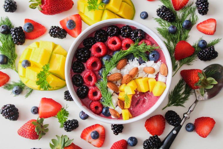 Bowl of plain unsweetened Greek yogurt topped with fresh berries — a metabolism-boosting probiotic breakfast